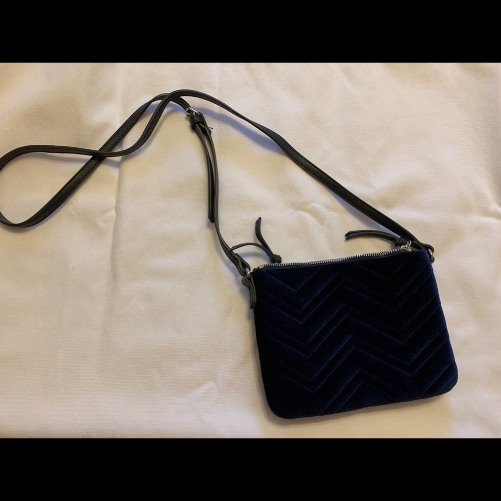 Navy crossbody!